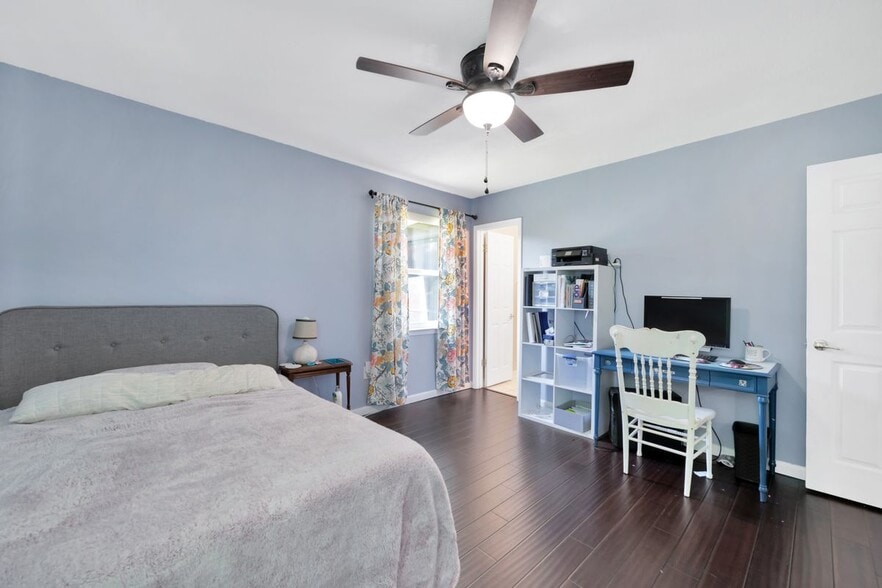 Building Photo - 1126 Coral Dr