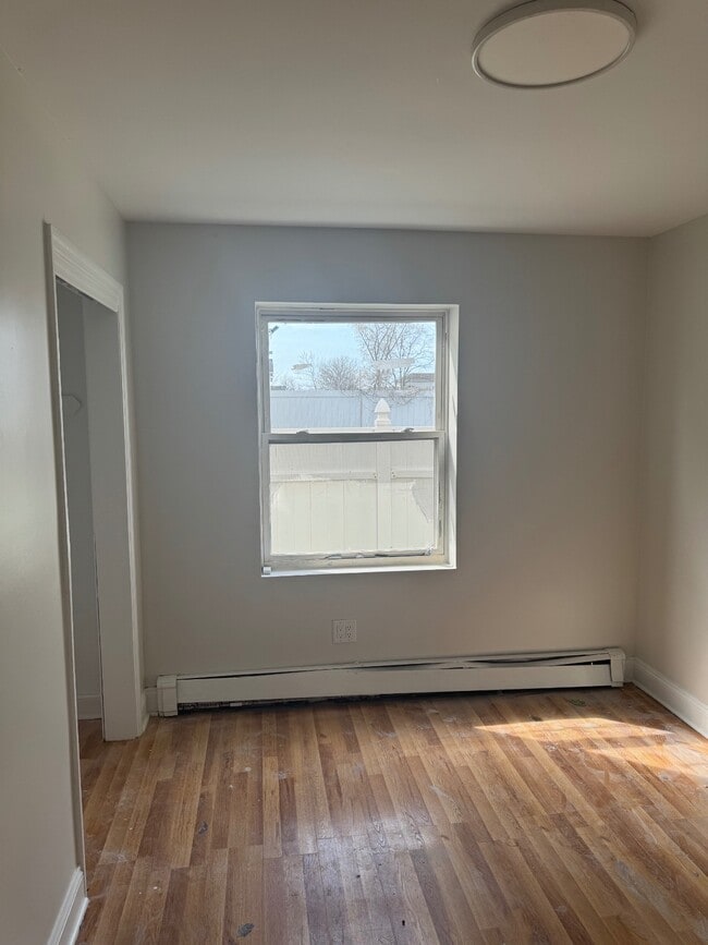 Building Photo - 557 Beach 47th St