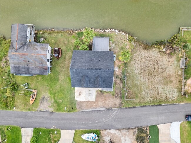 Building Photo - 7016 Delesandri Dr