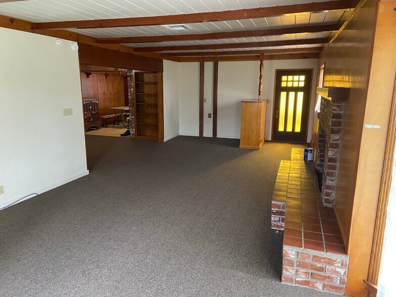 Building Photo - 825 Mathew St