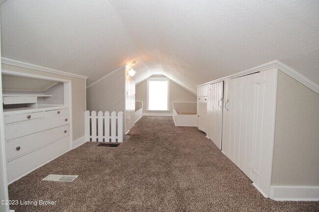 Building Photo - 2421 Lindbergh Dr