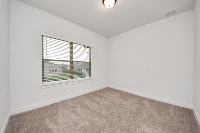 Building Photo - 20926 White Rock Crk Dr