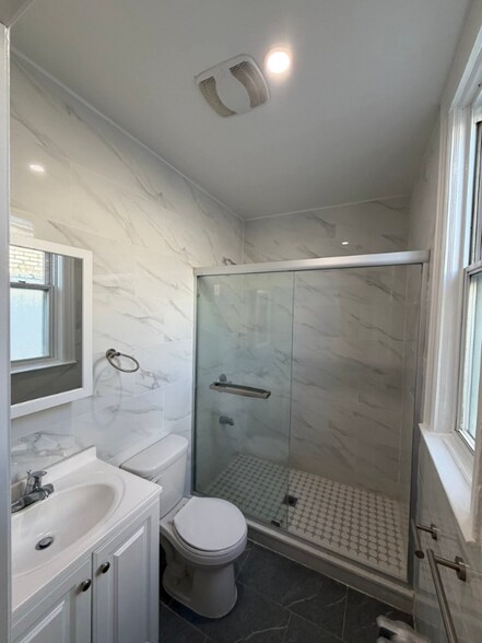 Building Photo - 3006 E 85th St