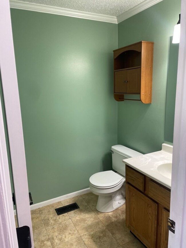 Building Photo - Townhouse for rent 2 bed 1.5 bath Castle Rock Co