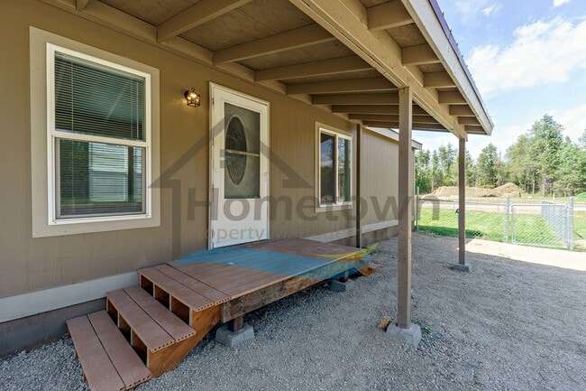 Building Photo - 5563 E Grove Ave