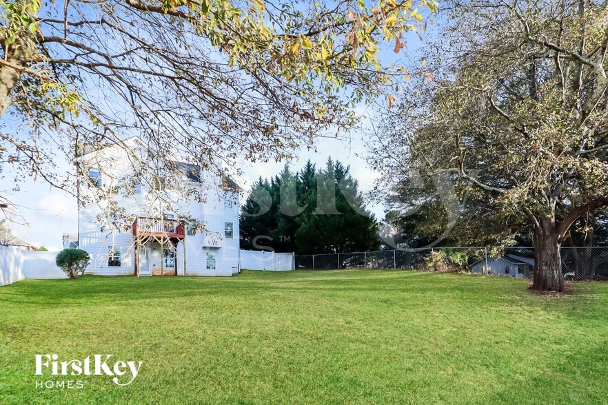 Building Photo - 613 Pipkin Dr