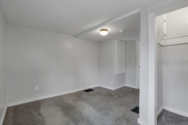 Building Photo - Elegant College Avenue Residence in a Prime Columbus Location