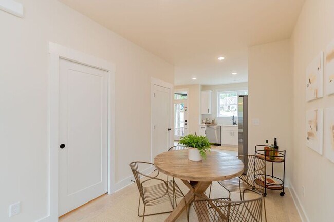 Building Photo - 745 N Market St