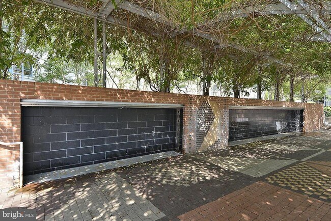 Building Photo - 851 N Glebe Rd