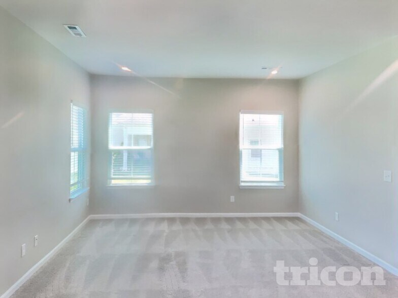 Building Photo - 833 Dean Dr