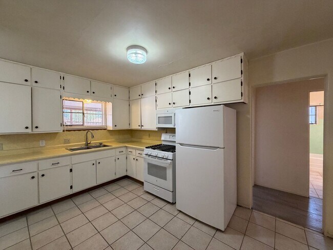 Building Photo - 2 Bedroom Single Story Home Available Near San Mateo Blvd NE & Constitution Ave NE!