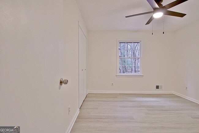 Building Photo - 716 Ebenezer Rd