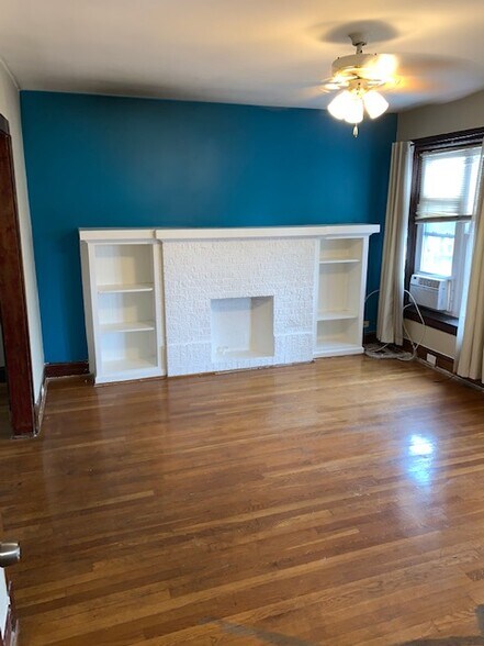 Living Room - 2044 W Birchwood Ave