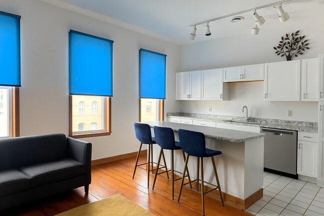 Building Photo - 232 Main St