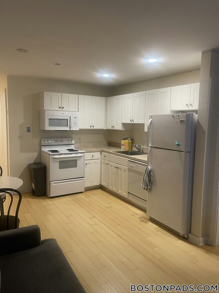 Building Photo - 40 Boylston St