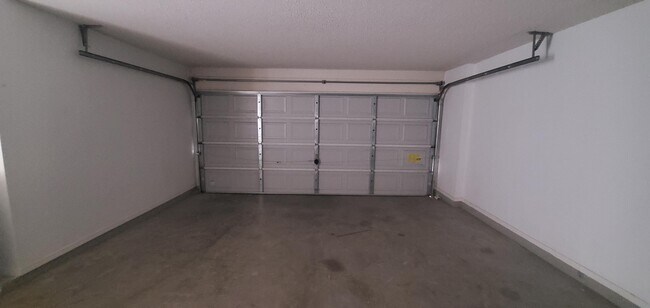 Building Photo - 3400 Tierra Cromo Rd