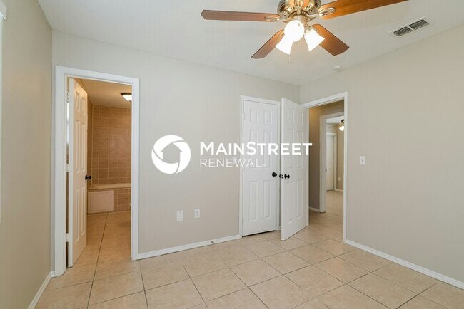 Building Photo - 4 Bedroom Pet-Friendly Home in St. Cloud, FL with Main Street Renewal