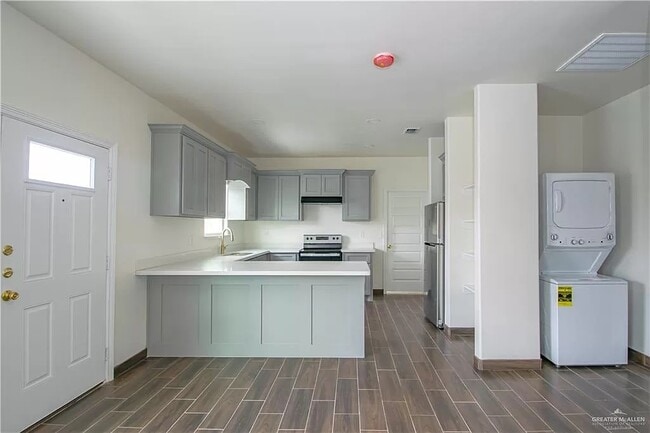 Building Photo - 3012 W Sandlewood St