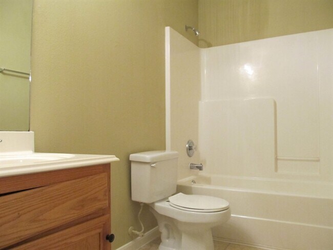 Building Photo - 2750 Hidden Spring Falls Dr