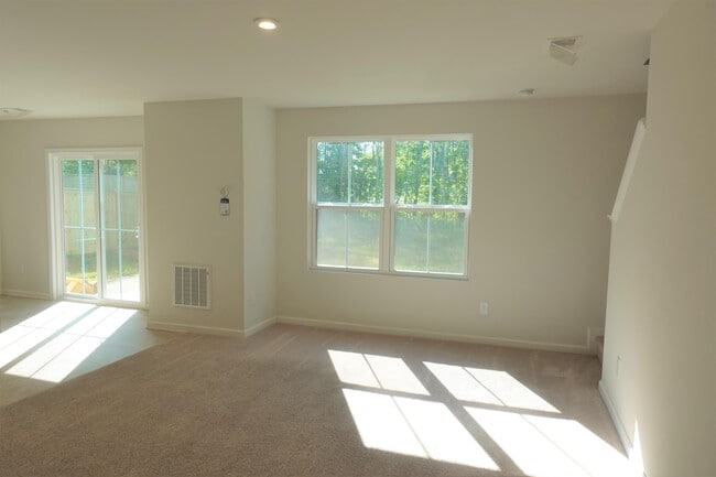 Building Photo - 1025 Joseph Ct