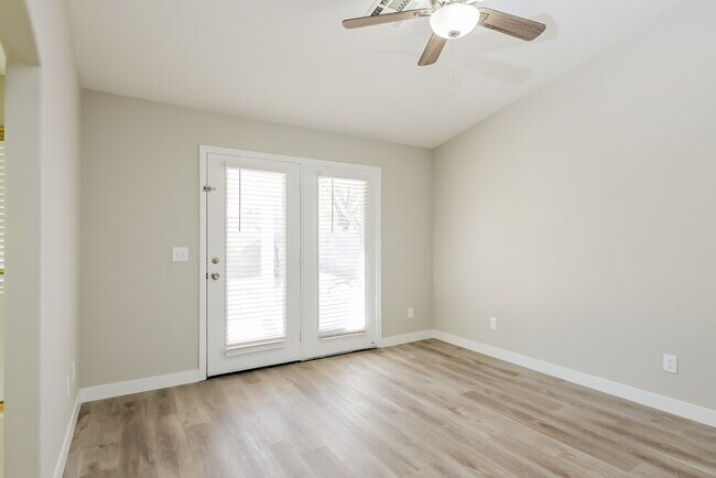 Building Photo - 1283 Silver Knoll Ave