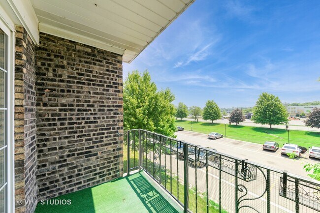 Building Photo - 1511 N Windsor Dr