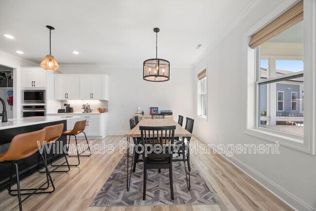 Building Photo - 2020 Moonraker Dr