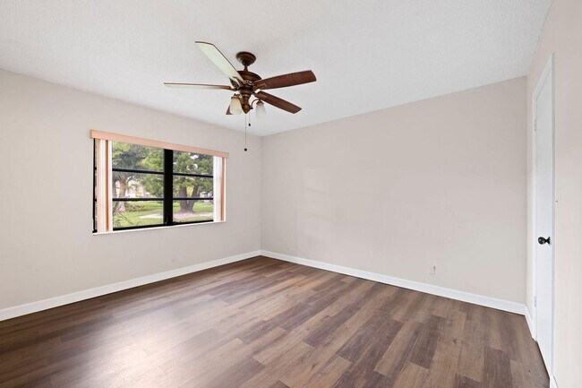 Building Photo - 3101 Oakland Shores Dr