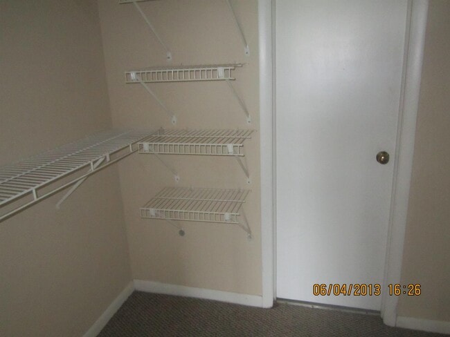 Building Photo - 1600 Park Cir