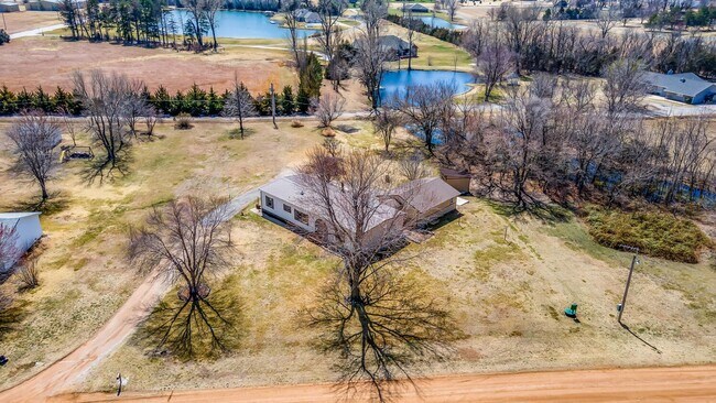 Building Photo - Beautiful Home in Kingman Available For Rent or Rent to Own located on Nearly 1 Acre!