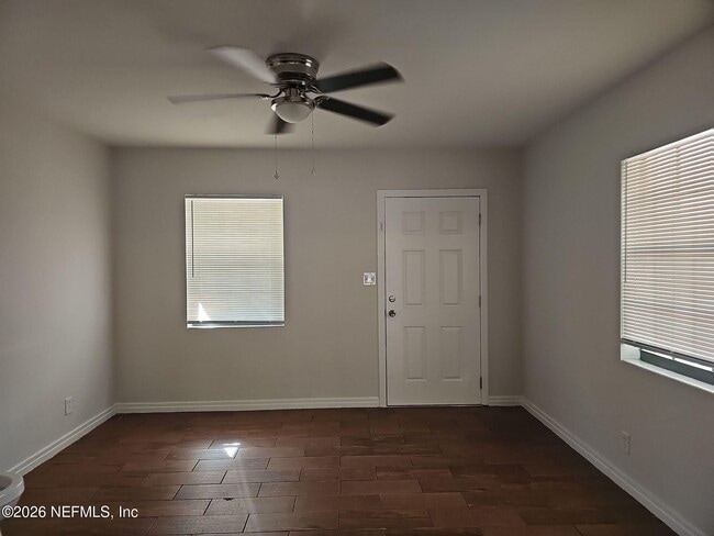 Building Photo - 3448 Inwood Cir E