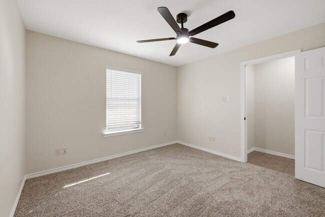 Building Photo - 3840 Oldenburg Ln