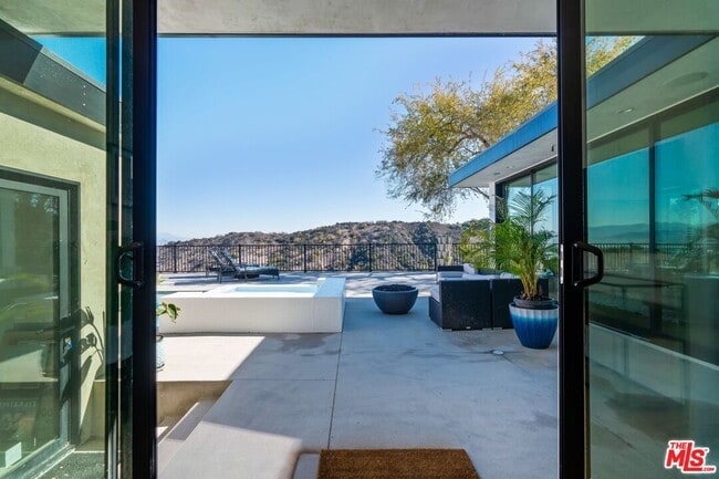 Building Photo - 3632 Beverly Ridge Dr