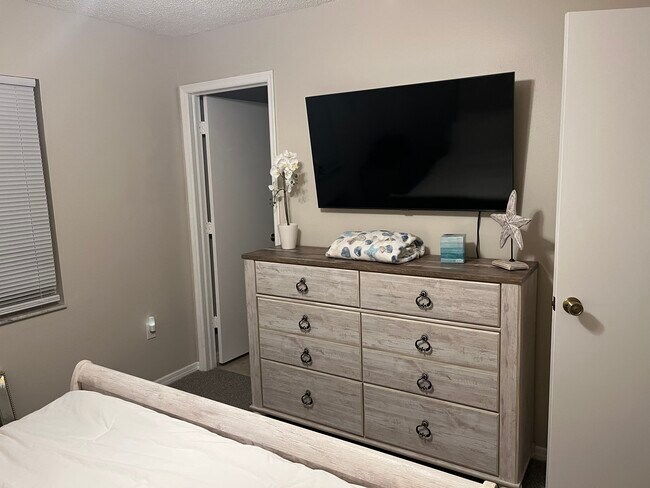 Building Photo - 3193 Desoto Dr