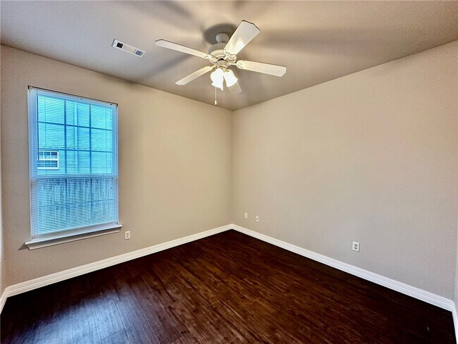 Building Photo - 2846 Eaglecrest Cir