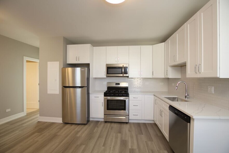 Building Photo - 3930 N Janssen Ave