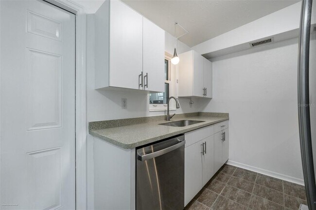 Building Photo - 927 W Olympia Ave