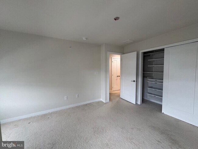 Building Photo - 208 Segel Dr