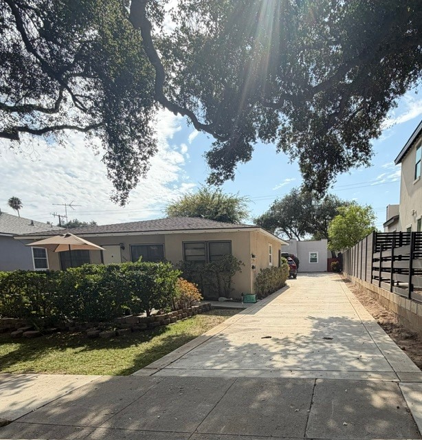 Building Photo - 1047 Rose Ave