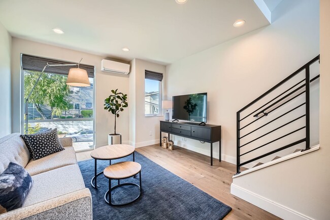 Building Photo - Modern stylings and cutting-edge convenien...