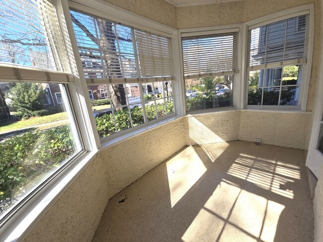 Building Photo - 800 Graydon Ave