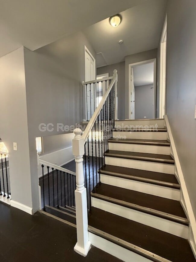 Building Photo - 24 W Ann St