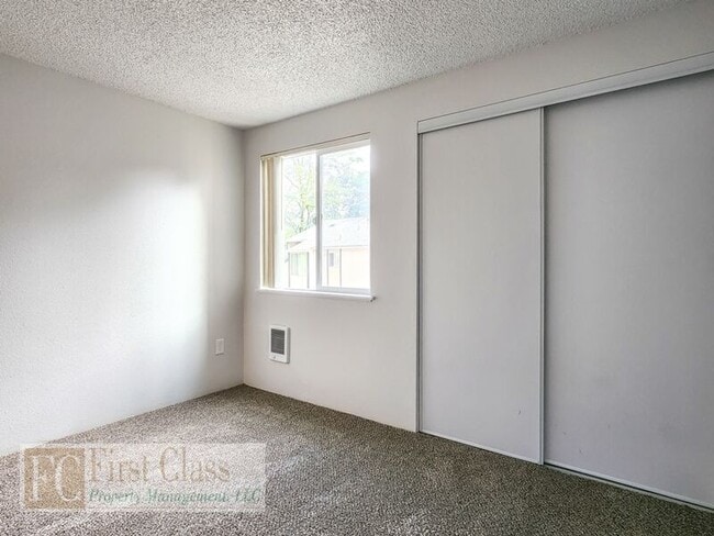 Building Photo - 3648 SW Beaverton Hillsdale Hwy