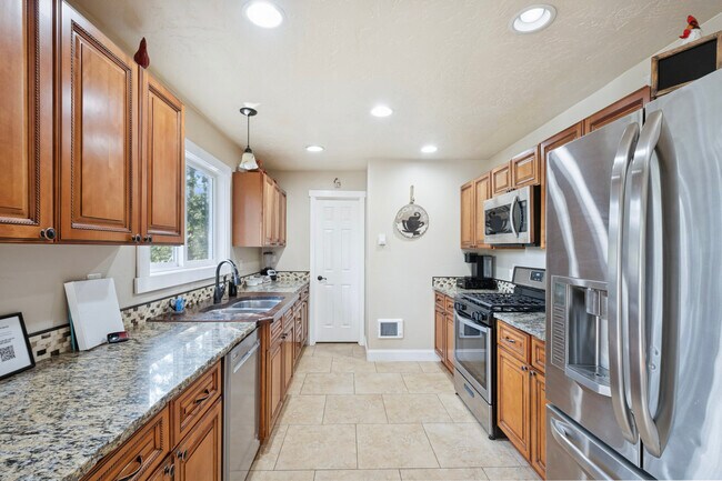 Building Photo - 278 N Many Lakes Dr