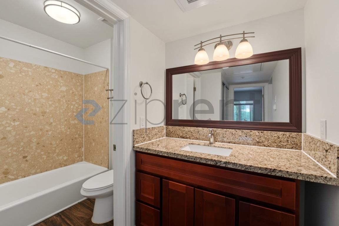 Building Photo - Unit B205
