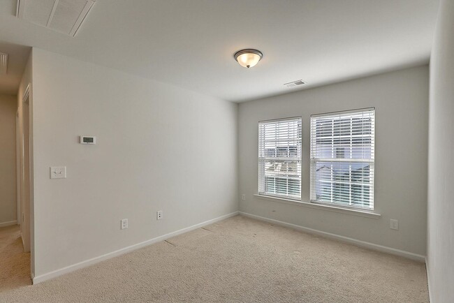 Building Photo - Cane Bay