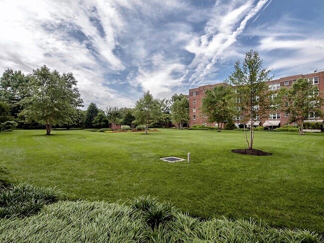 Building Photo - 2500 Q St NW