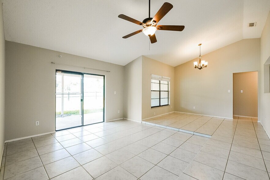 Building Photo - 1000 Dinero Dr