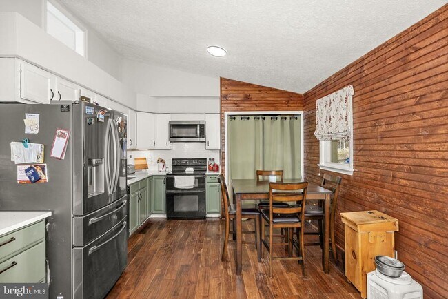 Building Photo - 13410 Wilderness Park Dr
