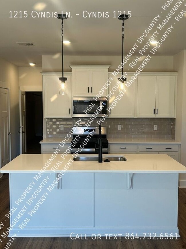 Building Photo - 1215 Cyndis Ln